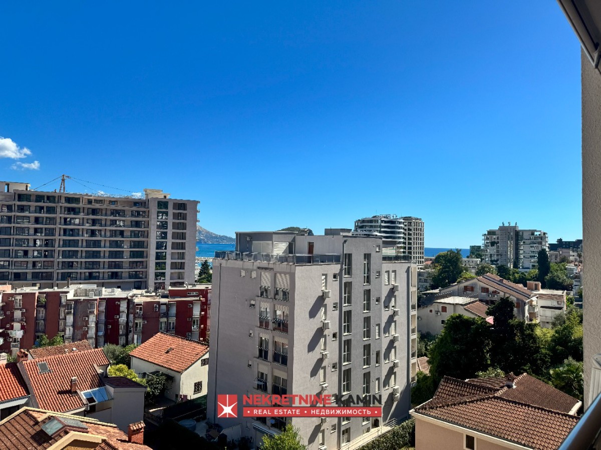 One-Bedroom Apartment on the 5th Floor in Central Budva, near the Old Town